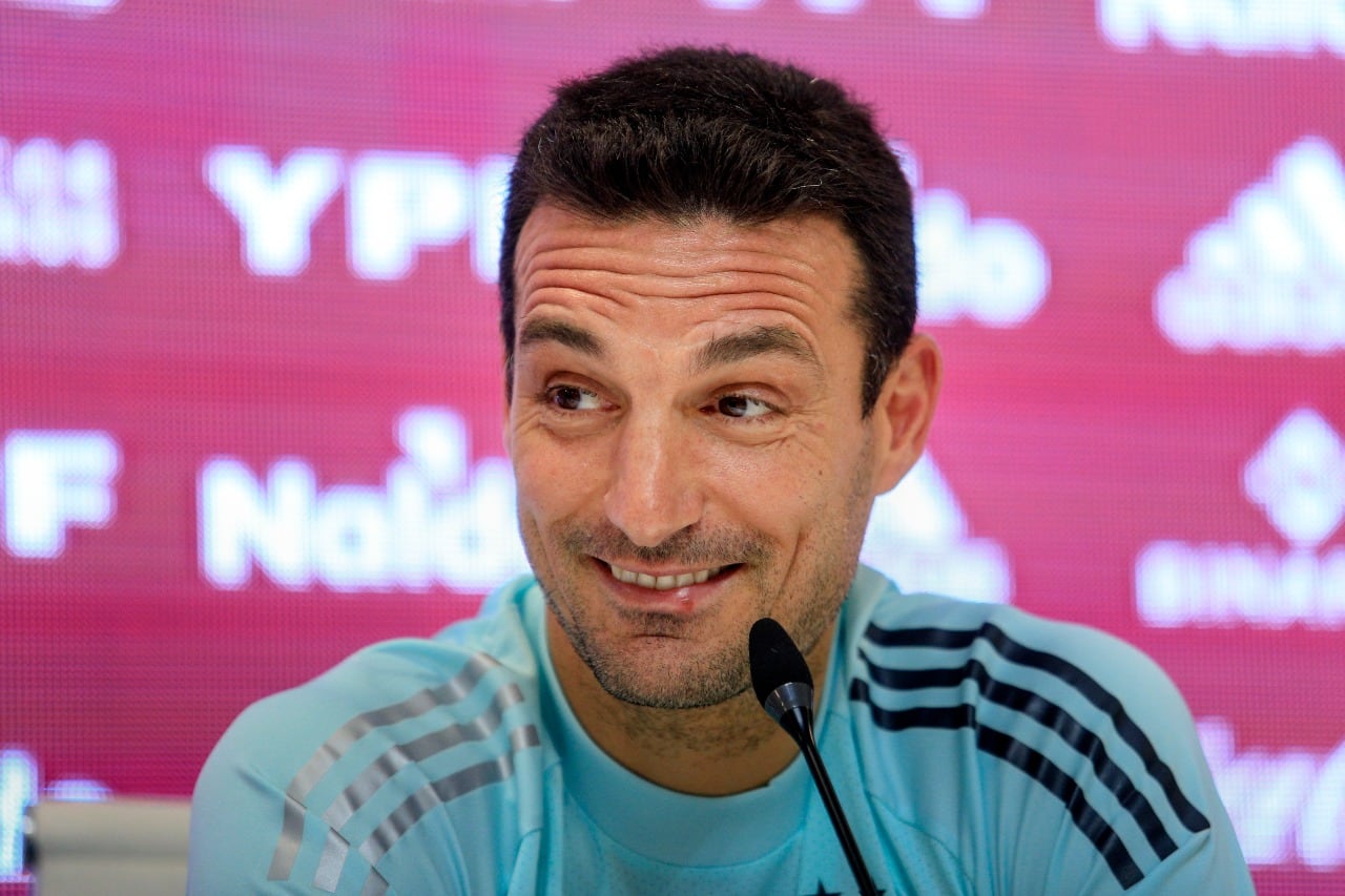 Scaloni habló de todo un poco en conferencia de prensa