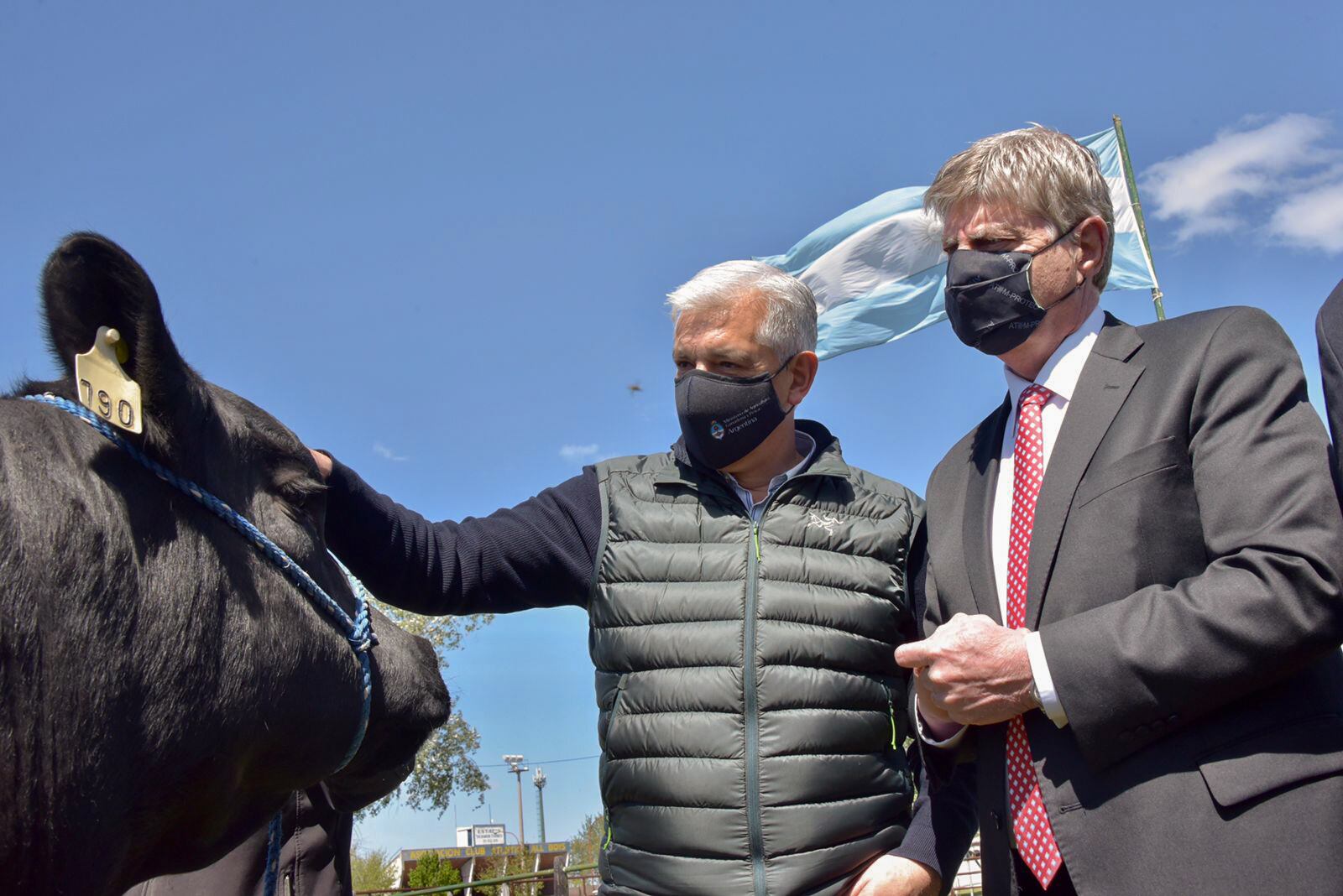 El ministro Julián Domínguez junto al gobernador de La Pampa, Sergio Ziliotto, en la Exposición Ganadera de Santa Rosa.