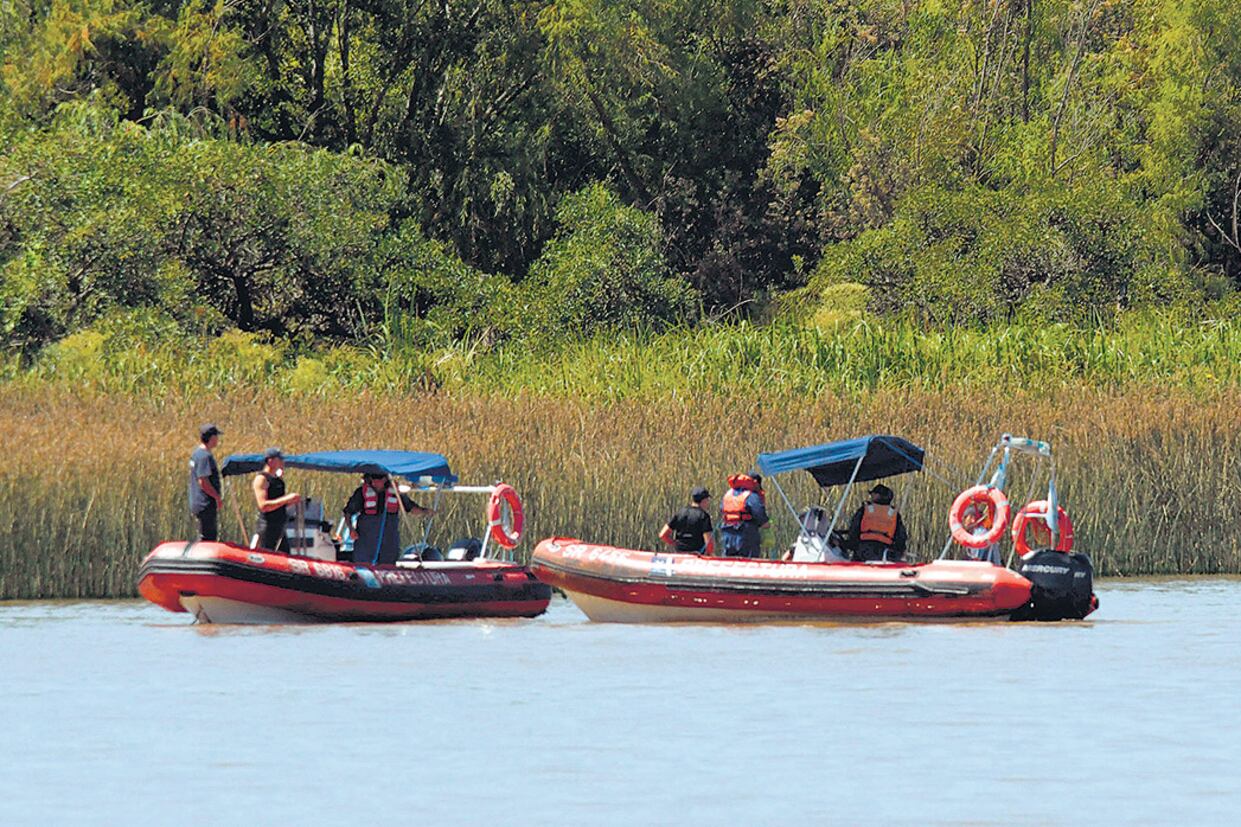 Más de 14 embarcaciones participaron de la búsqueda del joven.
