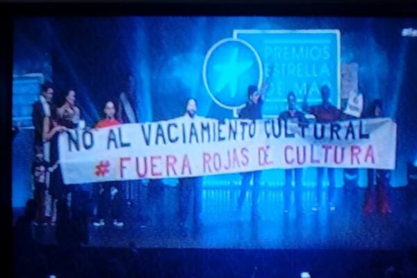 La protesta contra se ganó un lugar central en el escenario.