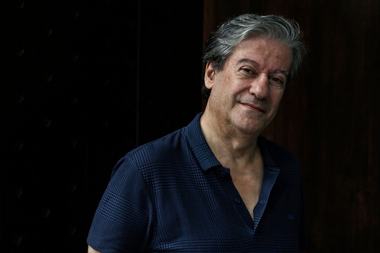 Álvarez Tuñón es hijo del actor Mirko Álvarez y sobrino nieto del poeta Raúl González Tuñón.