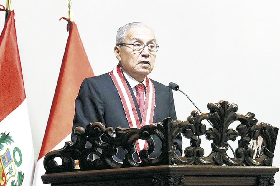 Chávarry anunció el cese de ambos fiscales en la noche del lunes.