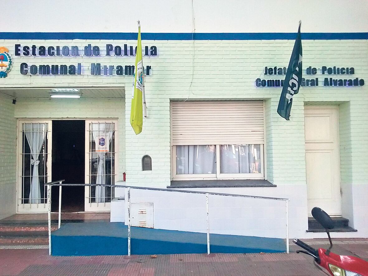 La comisaría de Miramar, a la que pertenecen los ocho policías procesados por apremios.