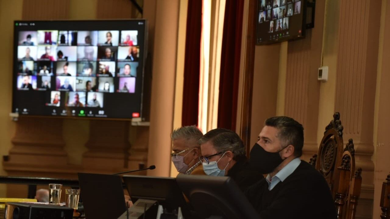 Nuevamente la sesión fue virtual. 