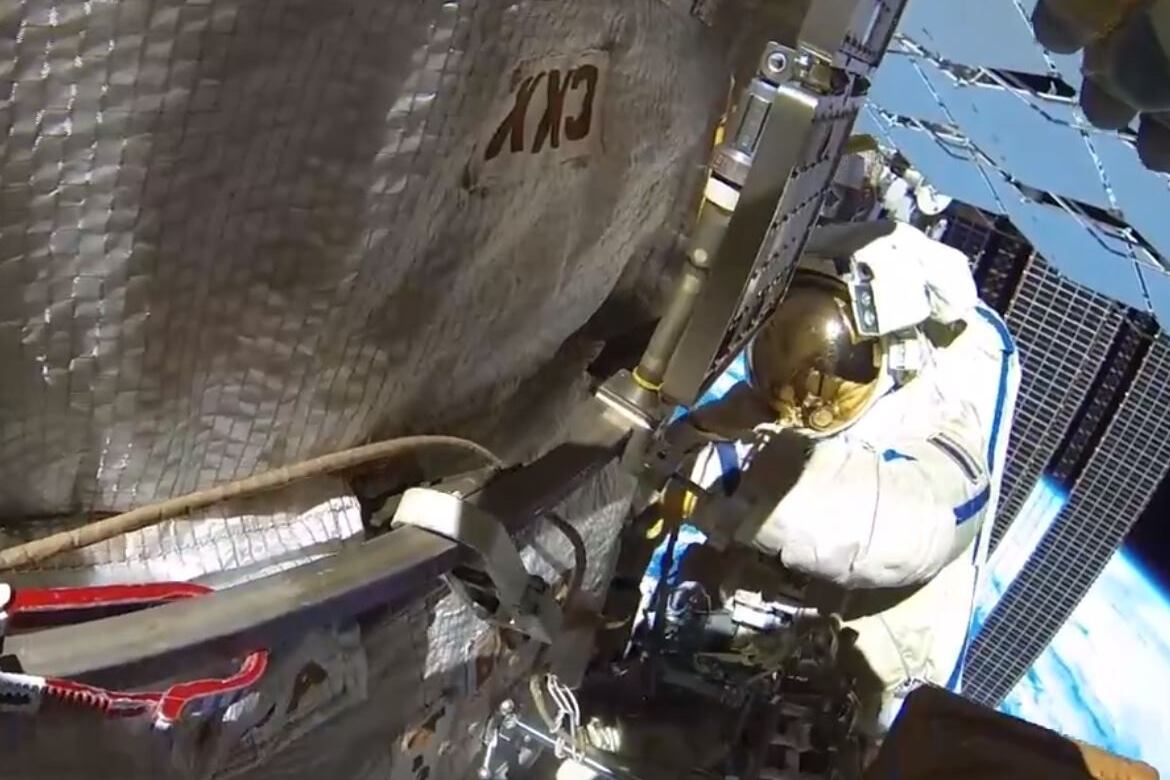 El impacto de un micrometeorito sería la causa que provocó una grieta en la sección rusa de la Estación Espacial Internacional.