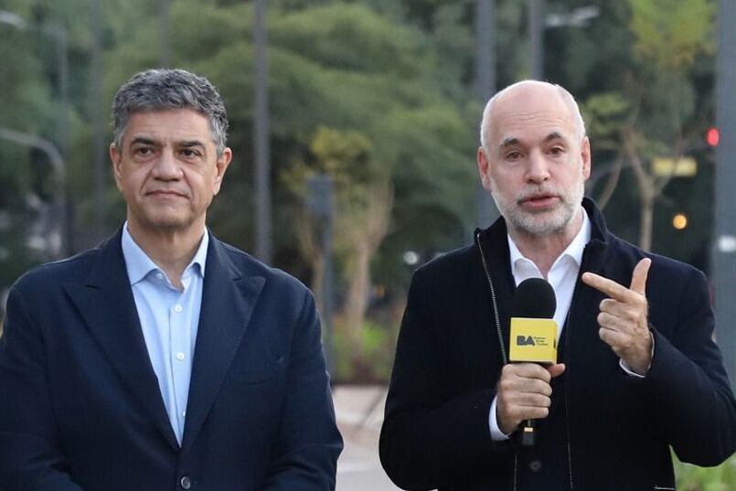 El ministro de Gobierno porteño, Jorge Macri, y el jefe del gobierno de CABA, Horacio Rodríguez Larreta.