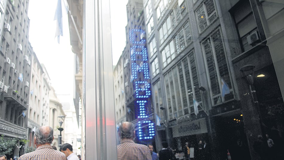 En la city, especulan con la posibilidad de que se dispare una corrida contra el peso.