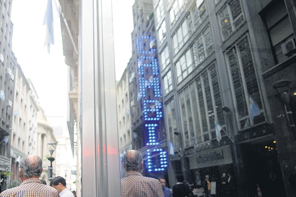 En la city, especulan con la posibilidad de que se dispare una corrida contra el peso.