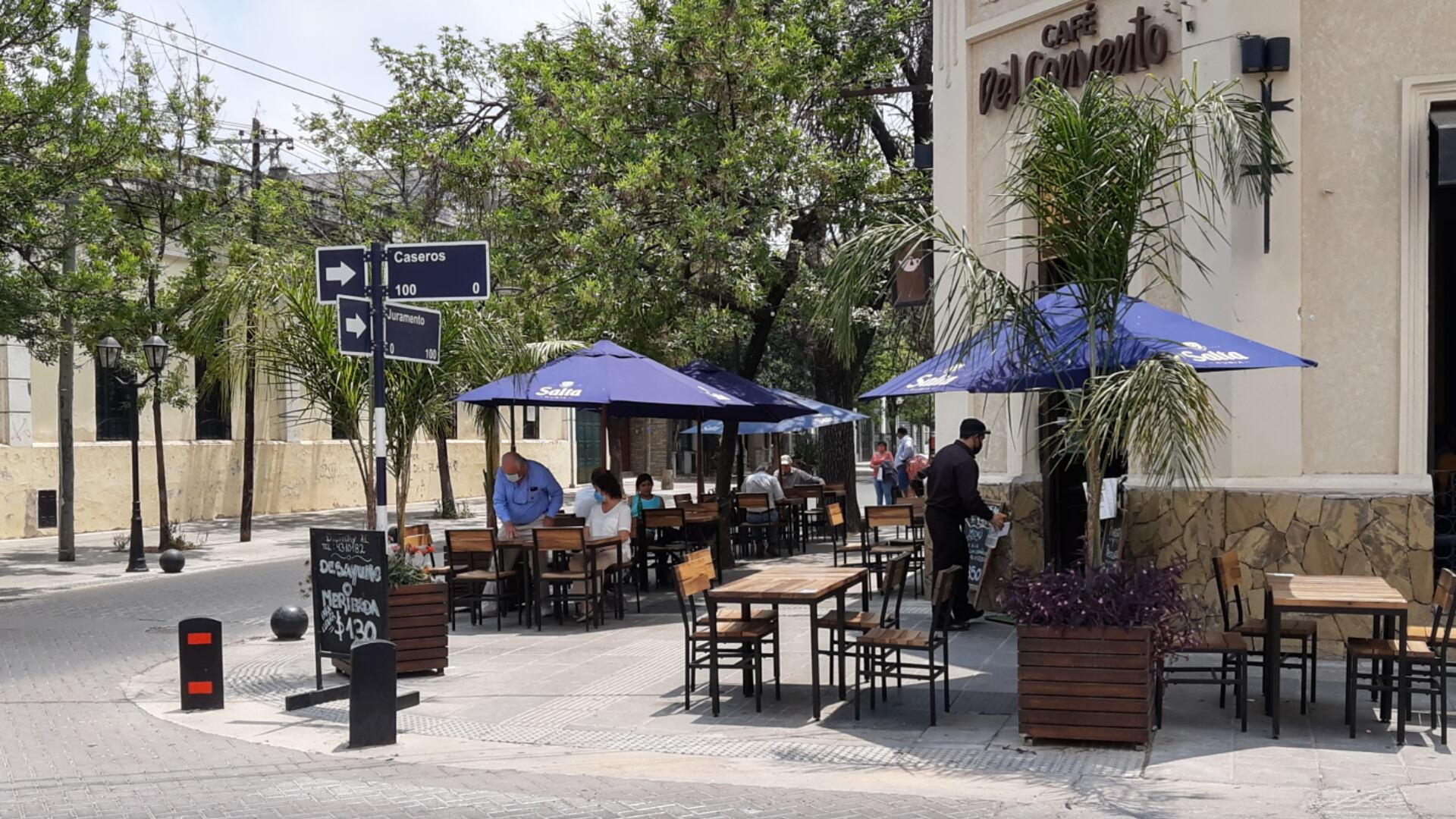 Gastronómicos al aire libre y hasta la 1 de la madrugada