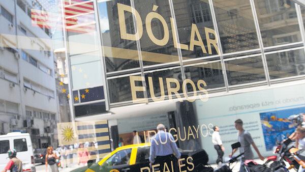 “No se prevén depreciaciones significativas del peso en los próximos meses”, decía el Banco Central a mediados de abril.