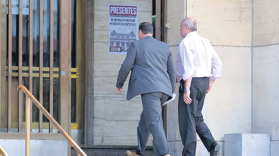 El abogado Luis Tagliapietra, padre de una víctima de la tragedia, al presentar la denuncia.