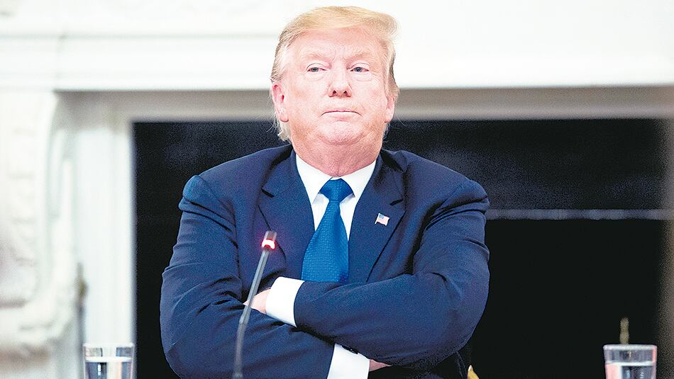 “La patrulla fronteriza y las fuerzas del orden detuvieron a un gran número de inmigrantes ilegales”, dijo Trump.