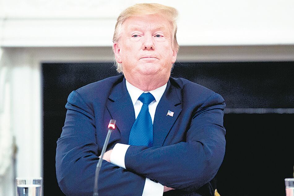 “La patrulla fronteriza y las fuerzas del orden detuvieron a un gran número de inmigrantes ilegales”, dijo Trump.