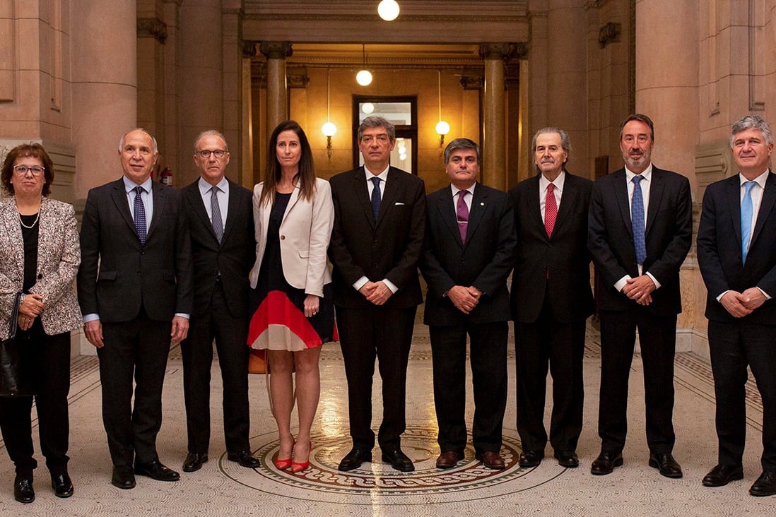 Los jueces de la Corte con los representantes de la AMFJN.