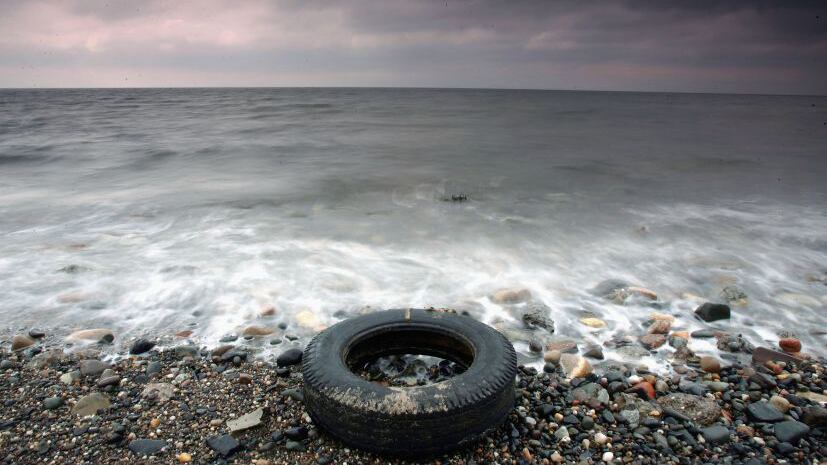 La polución acidifica los mares y produce fuertes daños en las reservas de peces.