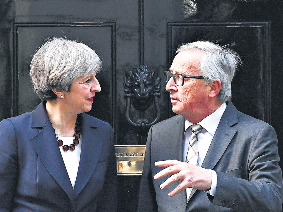 Theresa May y el presidente de la Comisión Europea, Jean Claude Juncker, se reunieron días atrás.