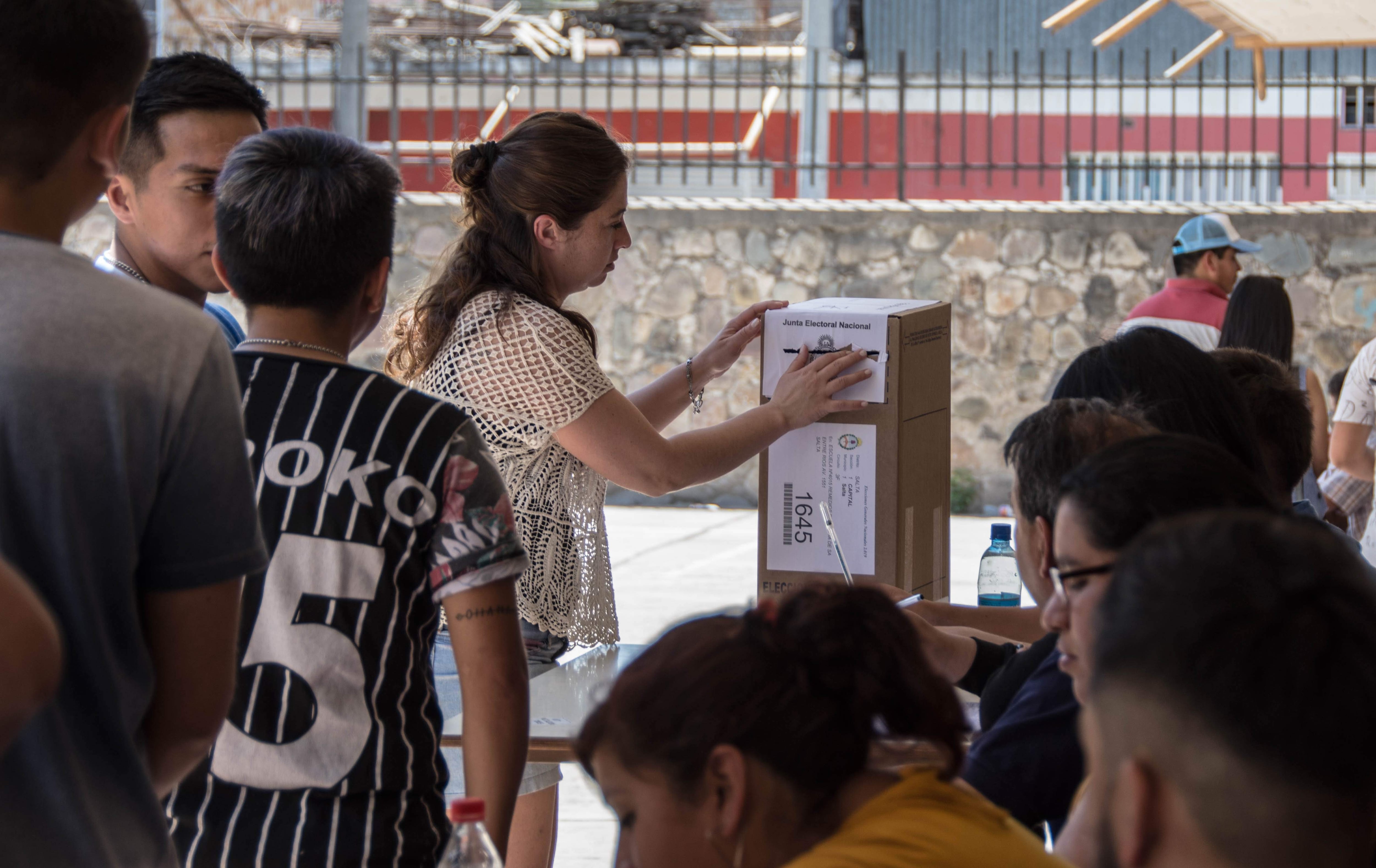 A pesar del calor votó más gente que en las PASO 