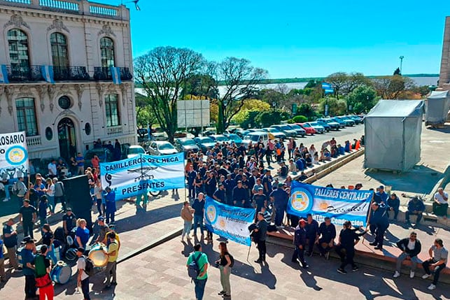 La protesta de ayer frente a Desarrollo Social.