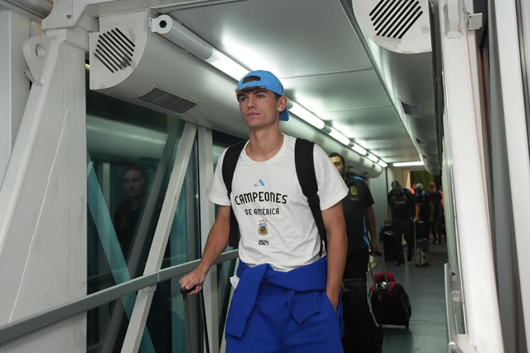 Nico Paz, a préstamo en el Como de Italia desde Real Madrid, una de las apuestas jóvenes de Scaloni.