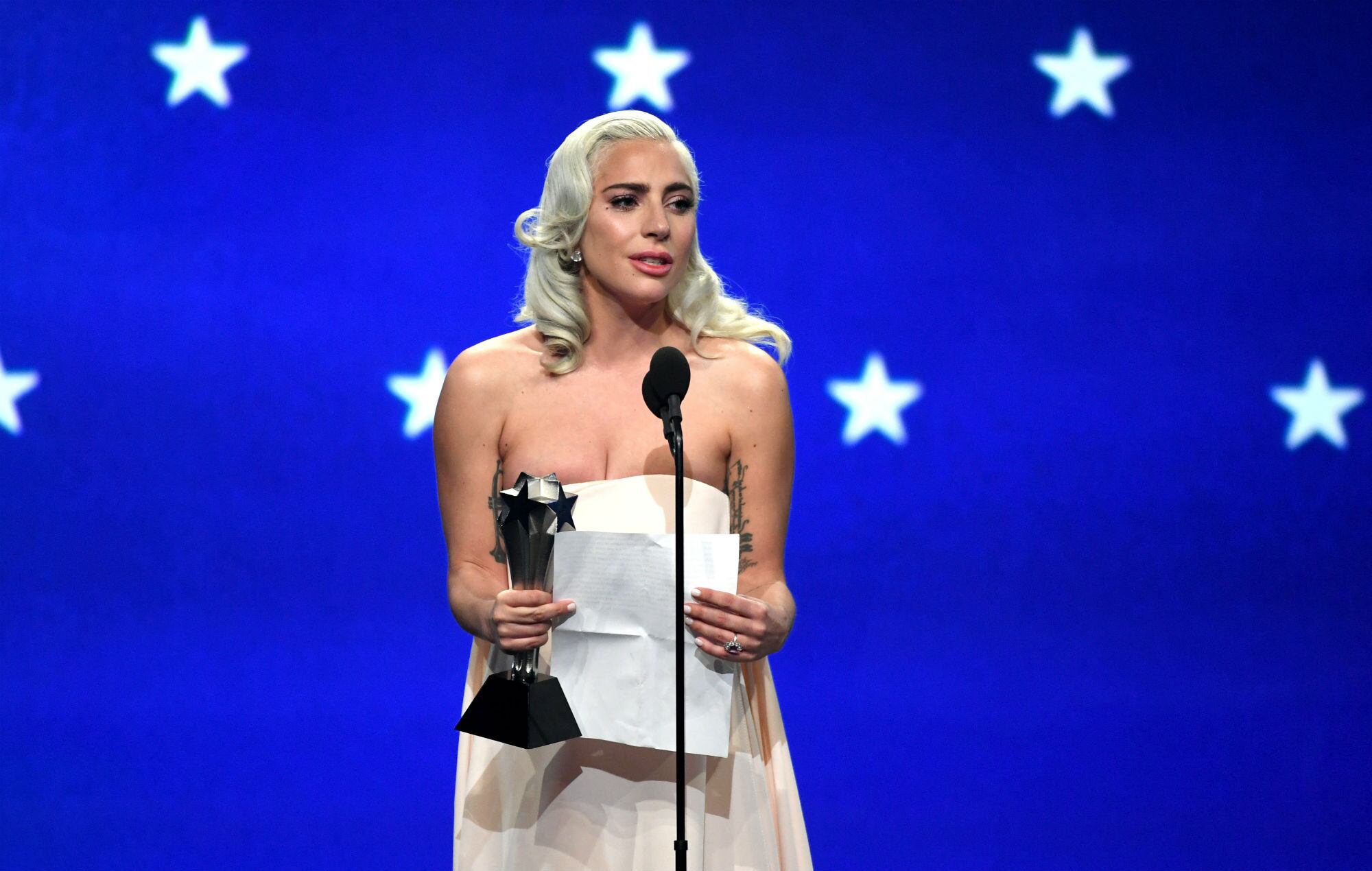 Lady Gaga, en los Critics Choice Awards de 2019. Se encuentra nominada este 2023 por "Mejor Cancion Original". (Foto: AFP).