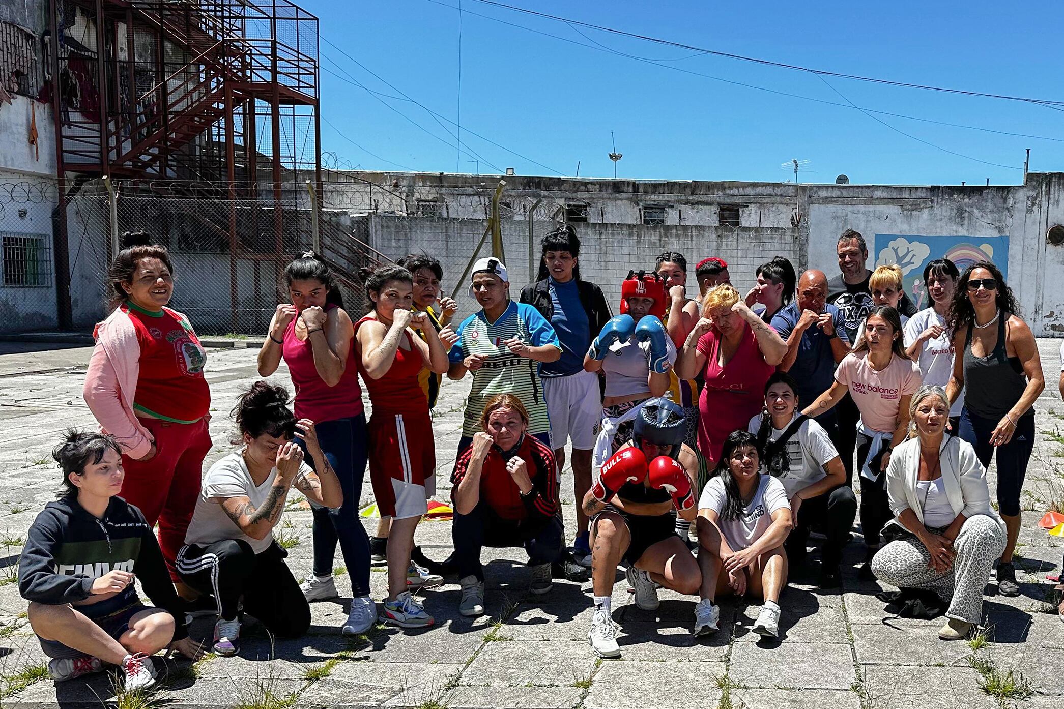 La previa al entrenamiento en la Unidad 8 de Mujeres del Servicio Penitenciario Bonaerense 