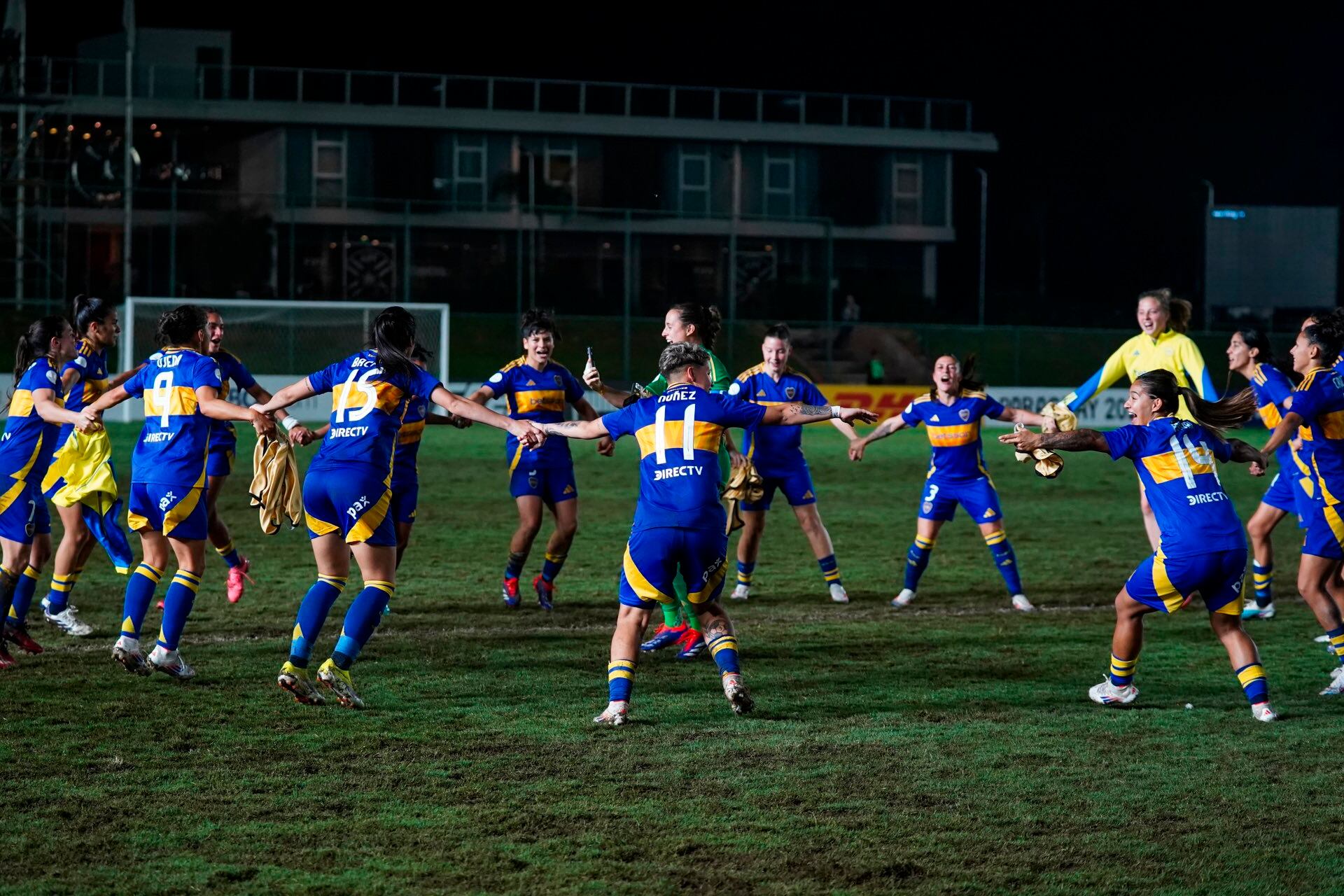 El festejo de Las Gladiadoras tras el pase a semifinales.