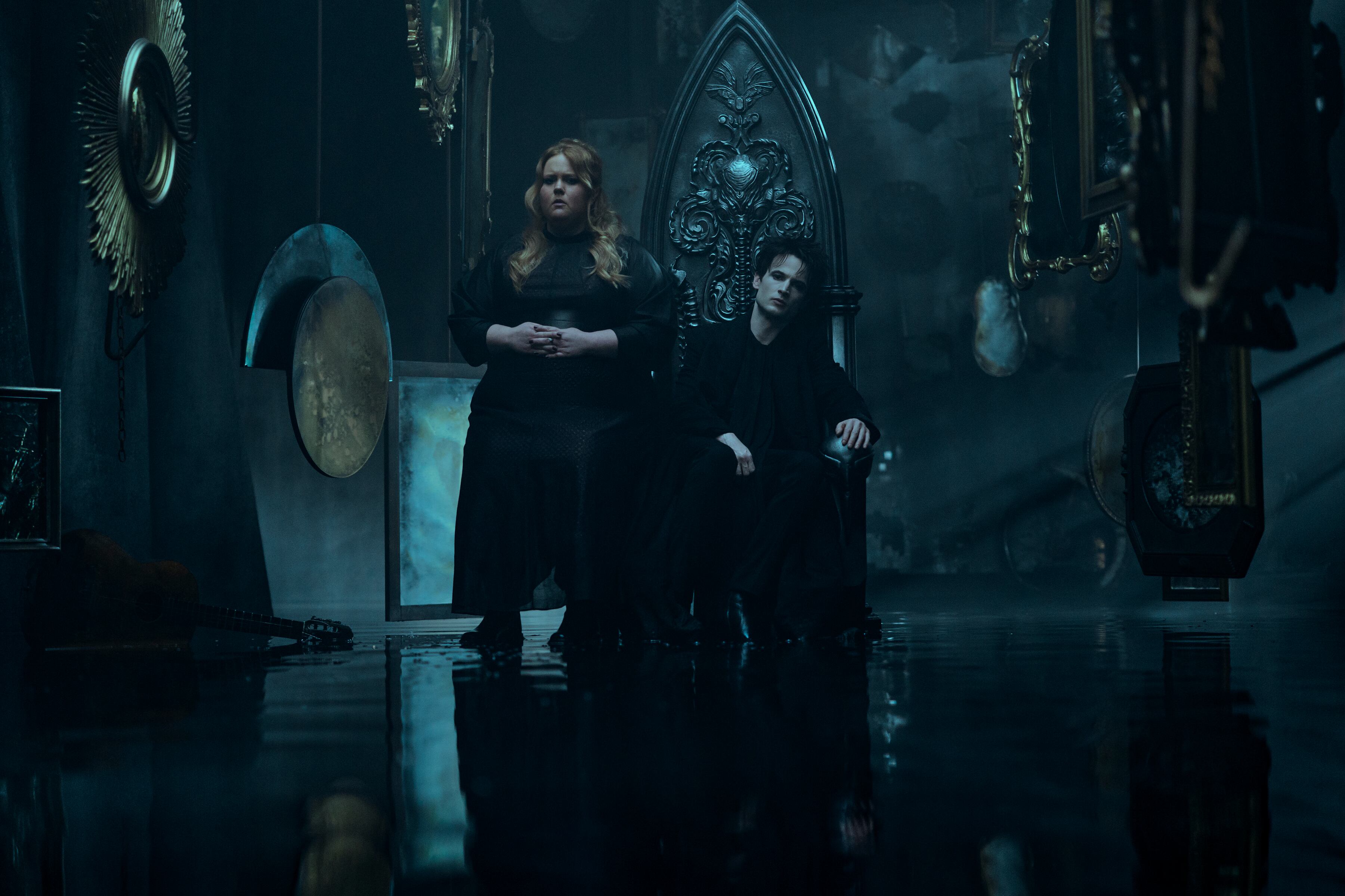 Desespero (Donna Preston) y Sueño (Tom Sturridge), hermanos Eternos de "The Sandman"