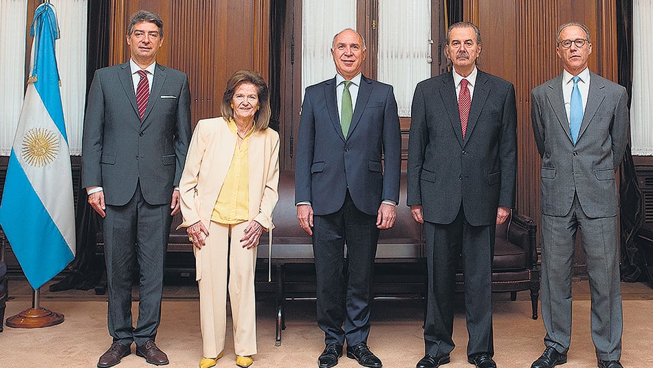 En la Corte dicen que los casos de mayor relevancia deben llevar el voto de los cinco, aunque discrepen entre sí.