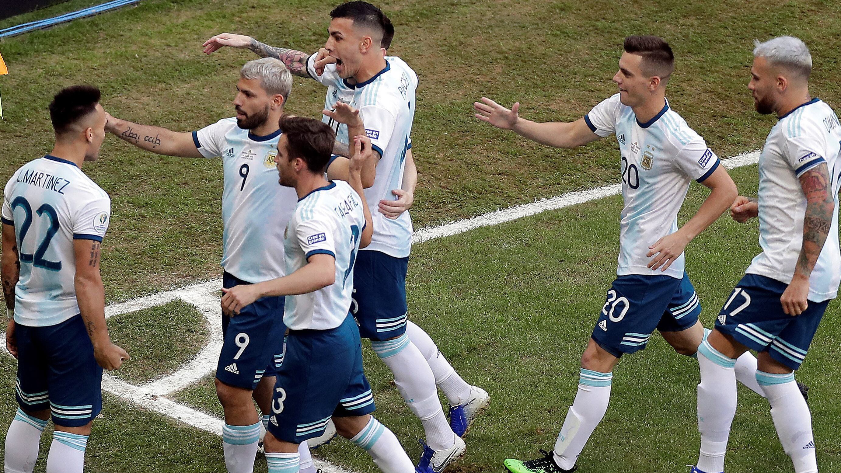 La Selección festeja con Lautaro Martínez, la apertura del marcador.