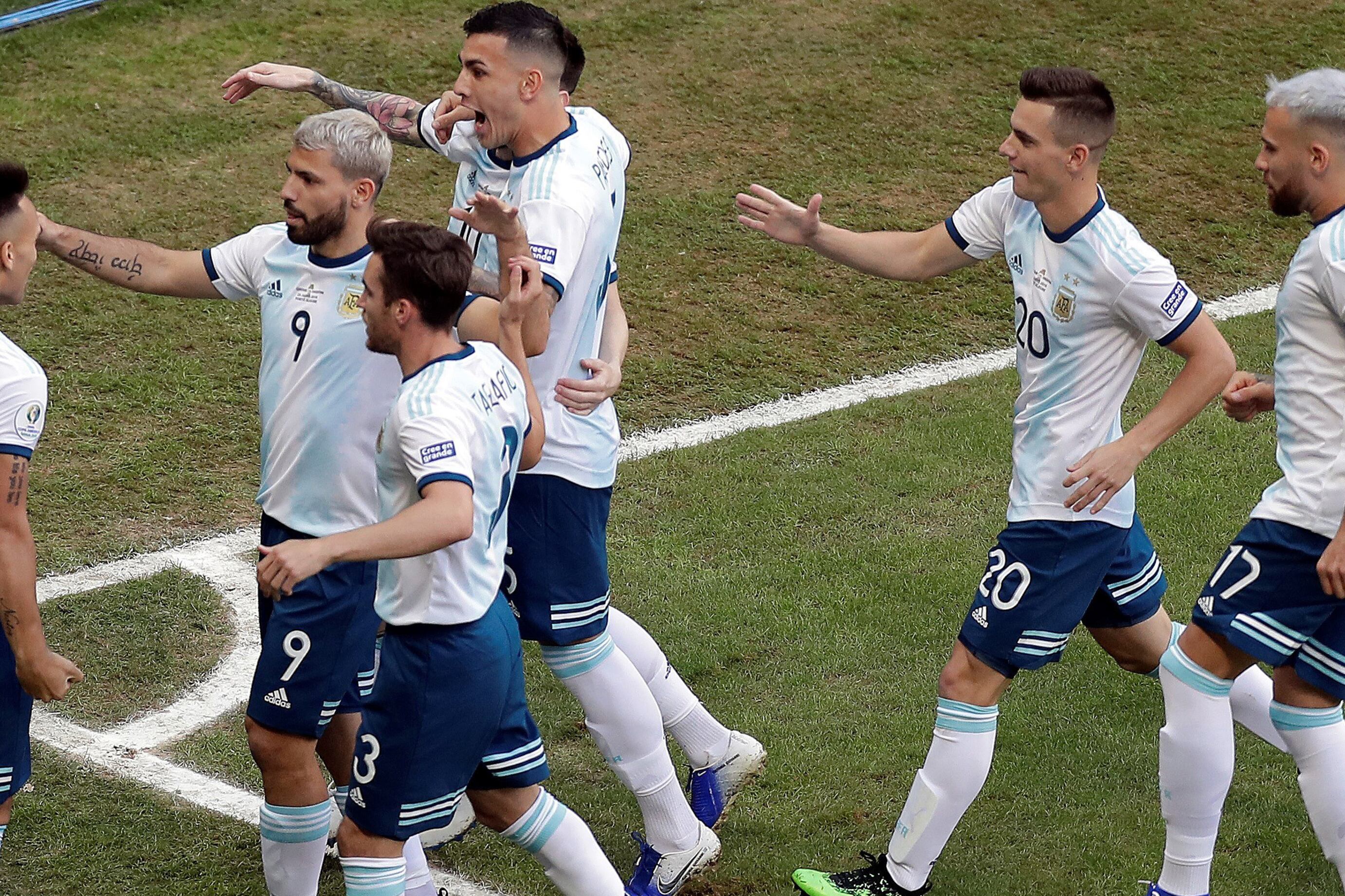 La Selección festeja con Lautaro Martínez, la apertura del marcador.