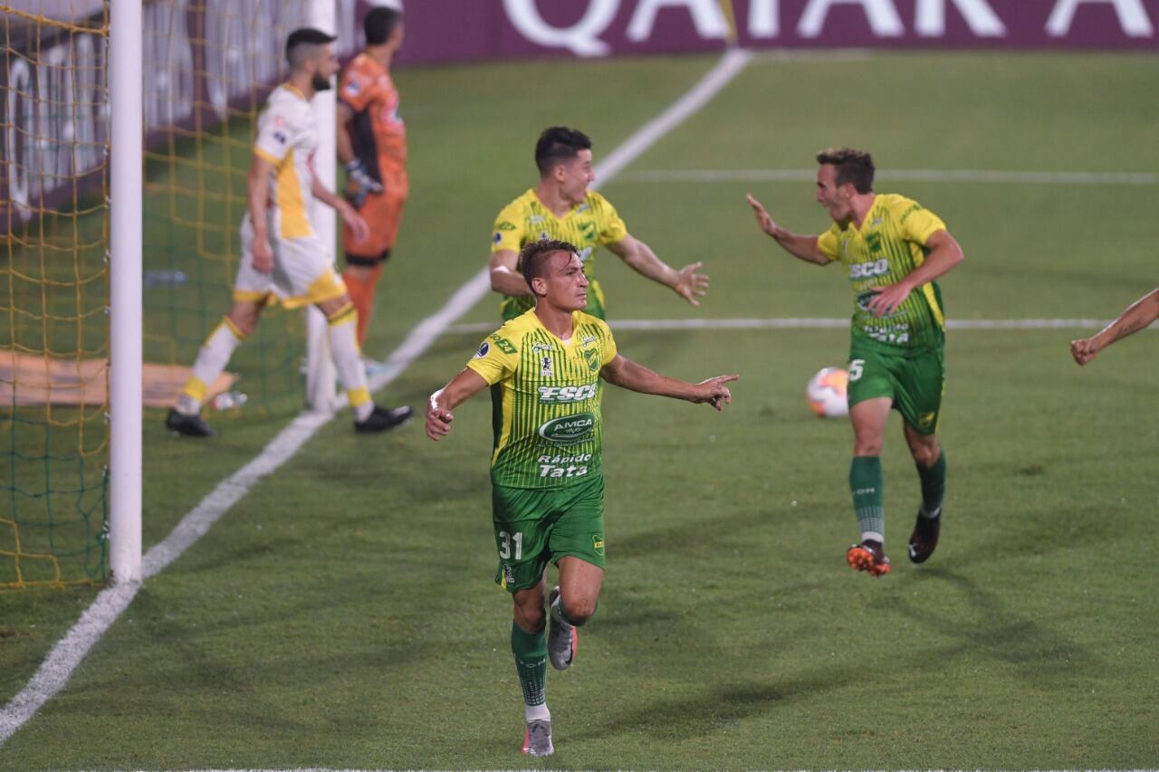 Romero festeja uno de sus tres goles.