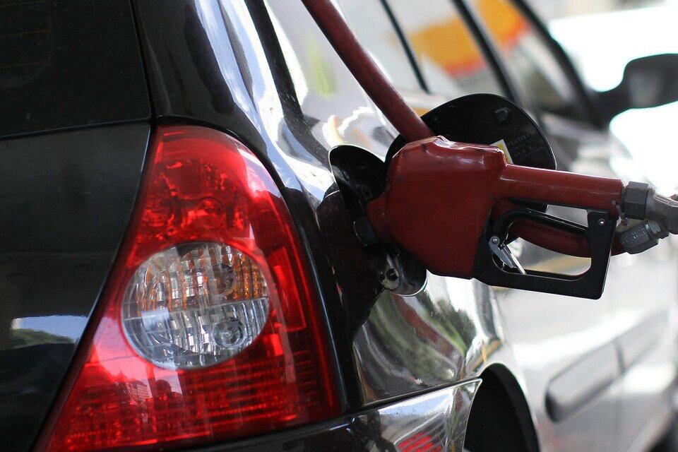 El litro de nafta premium en la Ciudad de Buenos Aires trepó a 1033 pesos.