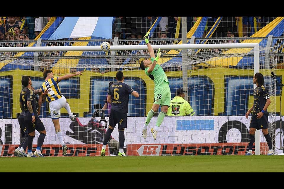 Zurdazo desde la derecha al segundo palo del arquero: Gol olímpico de Di María.