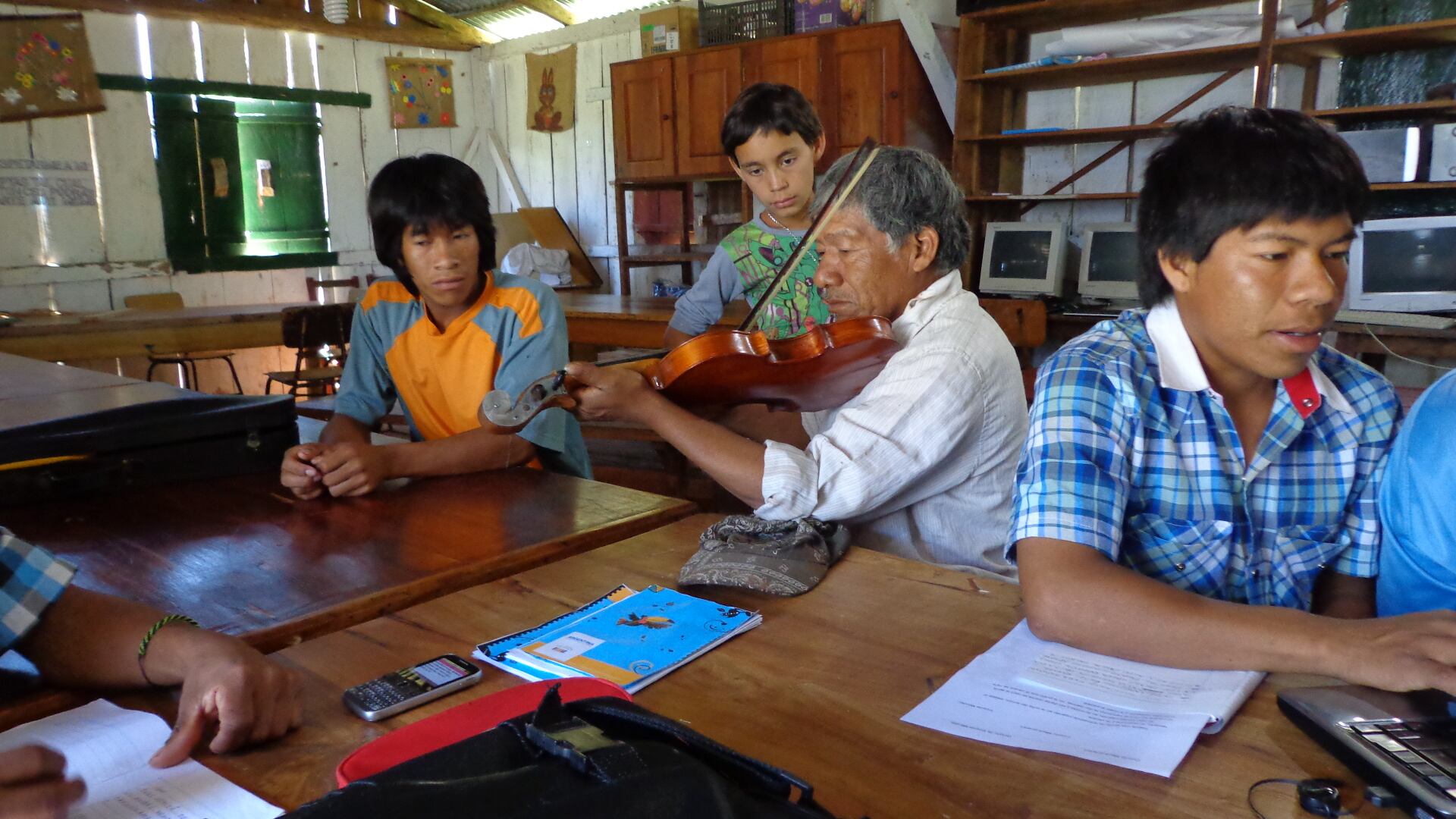 Ensayando con Don Germán Mendez, Marcos y otros docentes auxiliares.