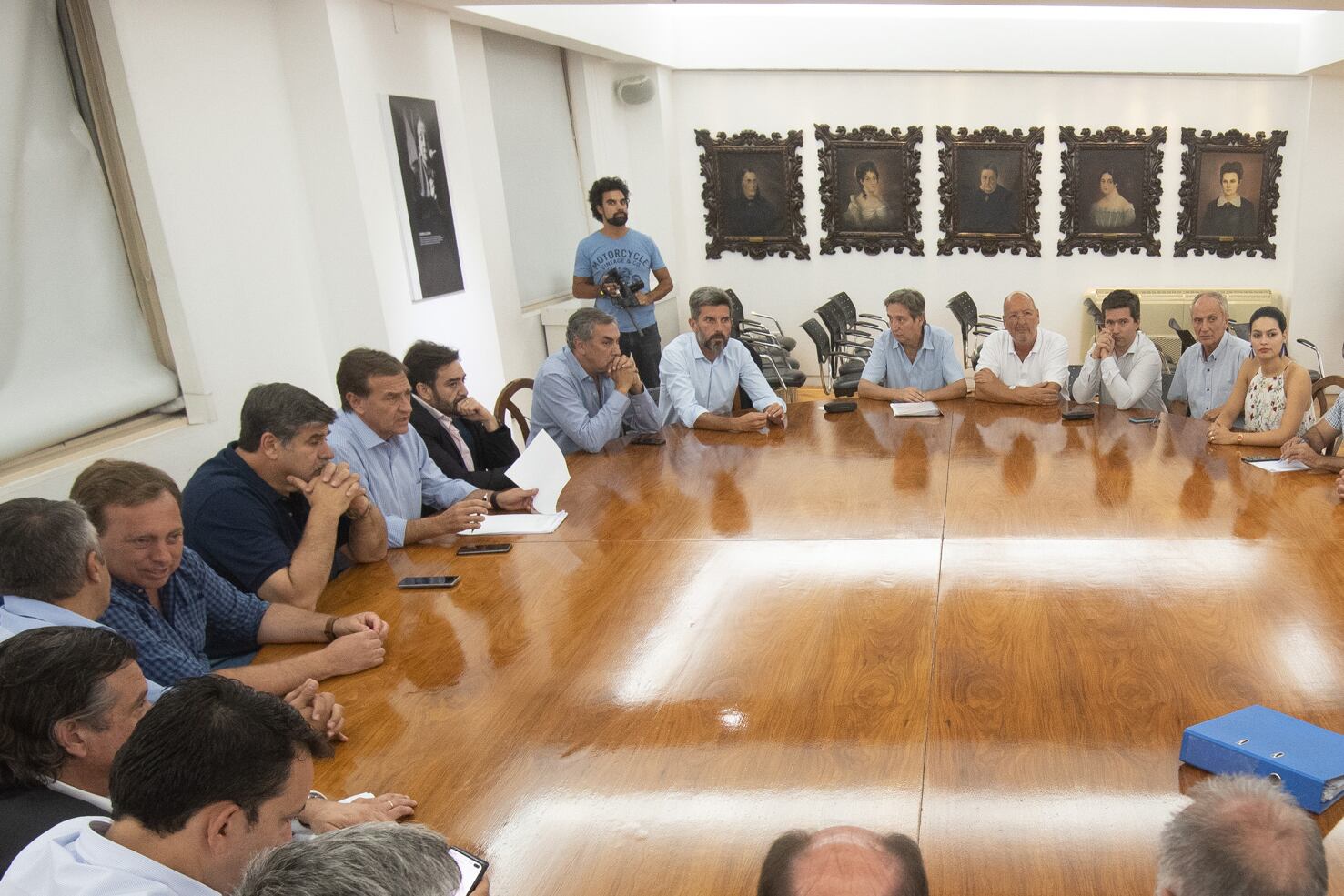 Suárez en la reunión con los intendentes.
