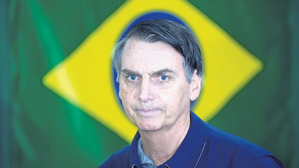 Bolsonaro lidera los sondeos de cara al ballottage.