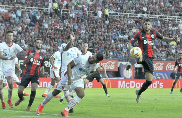 En el partido de ida, San Lorenzo y Huracán igualaron sin goles.