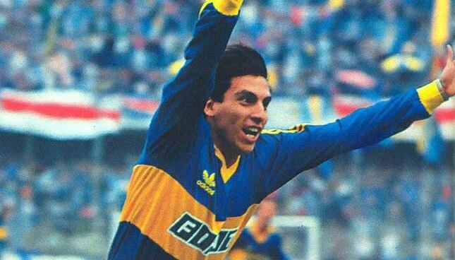 Alfredo Graciani y uno de sus tantos festejos con la camiseta de Boca.