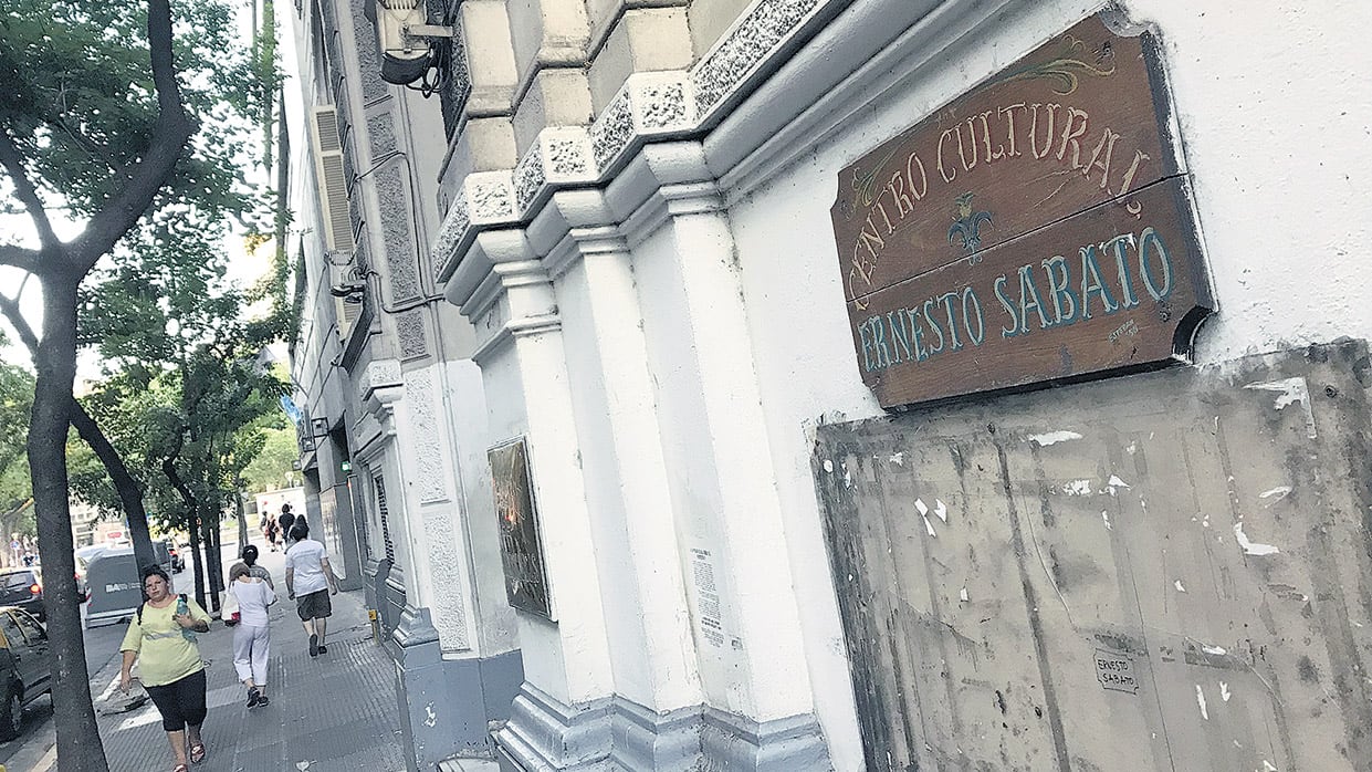 El docente acusado estaba contratado por el Centro Cultural Sabato, que depende de la Facultad de Economía.