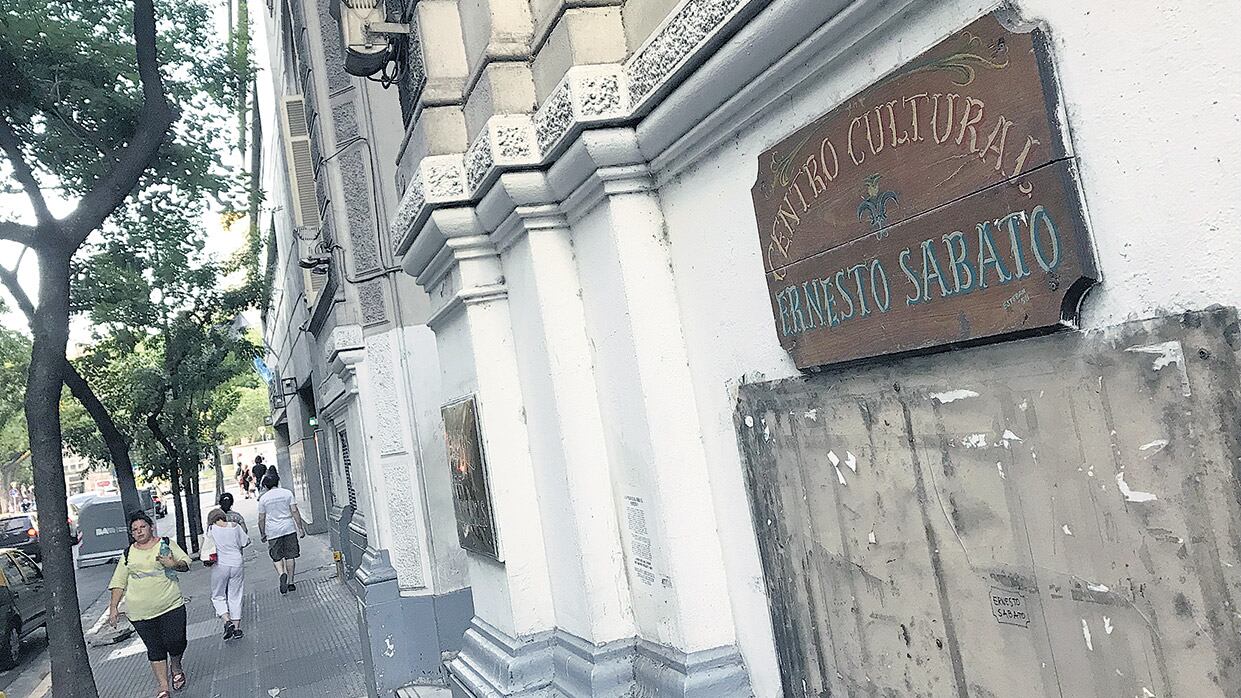 El docente acusado estaba contratado por el Centro Cultural Sabato, que depende de la Facultad de Economía.