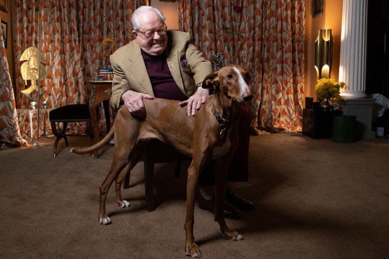 Le Pen, internado en París.