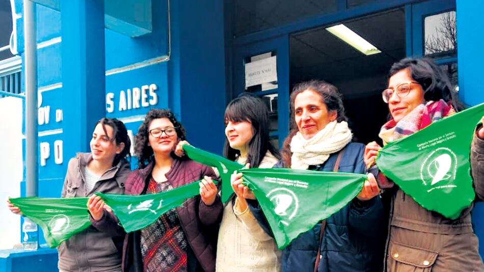 Las chicas no se arredran y hoy siguen militando por la despenalización del aborto.