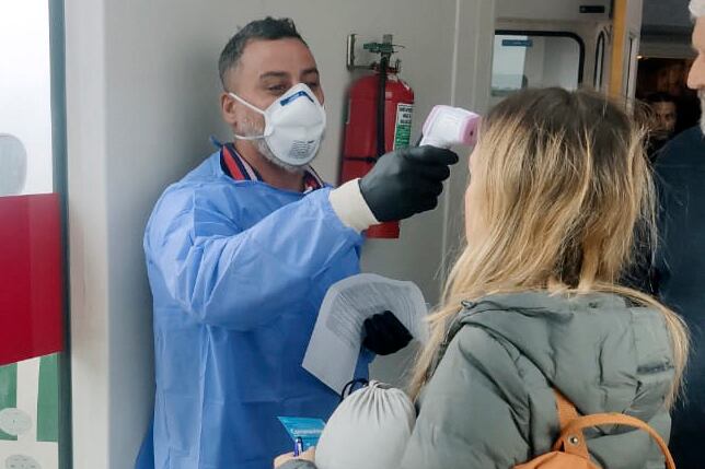 En Paraguay confirmaron un segundo caso de coronavirus y las autoridades de ese país sostienen que el hombre infectado se contagió en Argentina.