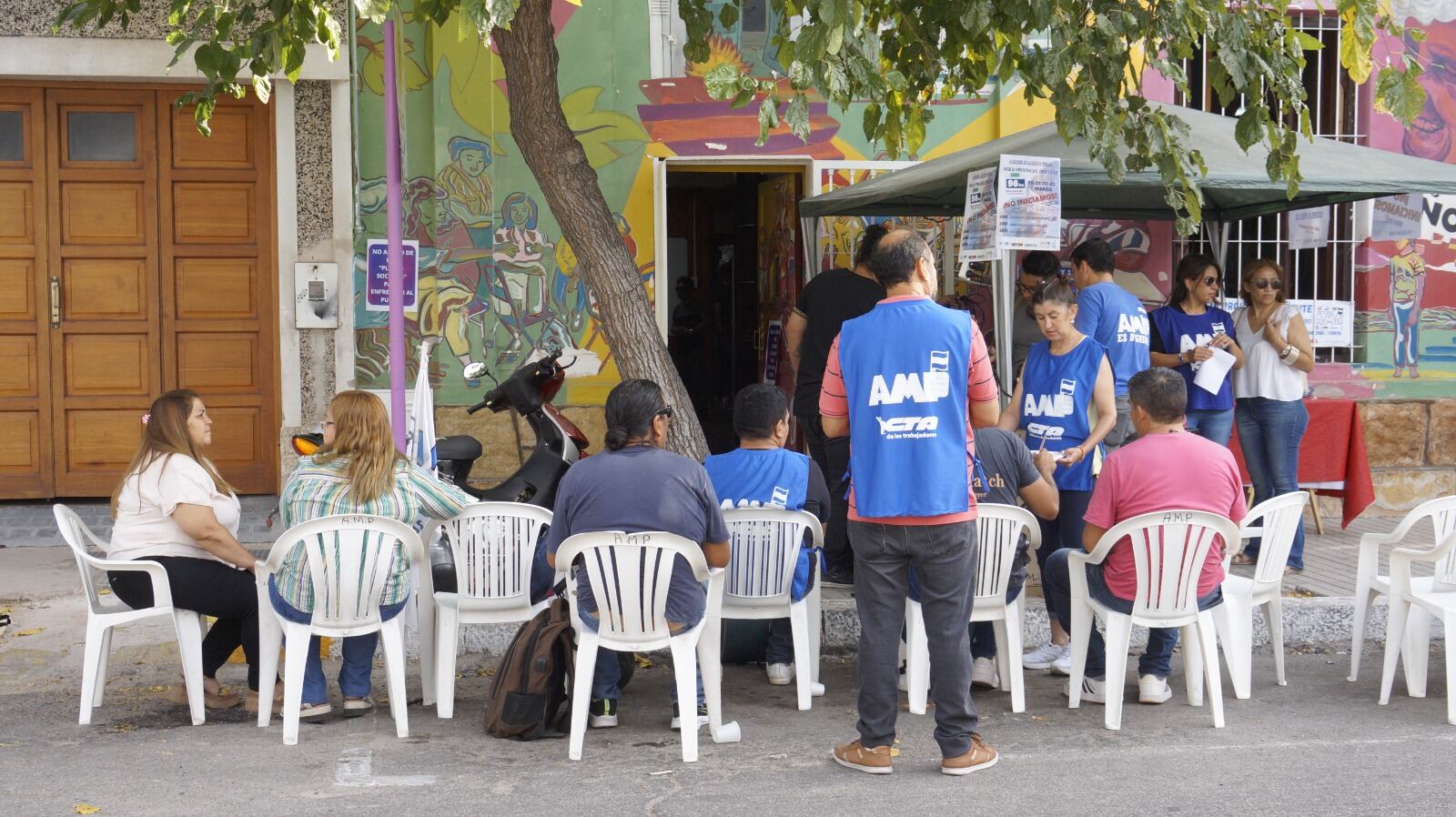 Carpa docente en el gremio AMP.