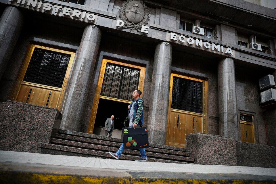 El gobierno extendió hasta este jueves la primera etapa del blanqueo