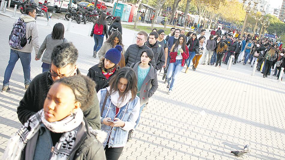 En el último año se perdieron 200.000 puestos en el sector formal.