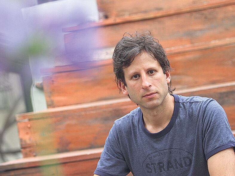 “Para mí la escritura es casi una sola, periodística y de ficción.”