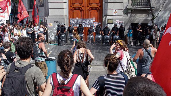 Un gran operativo de seguridad fue montado ya en la noche previa alrededor de la Legislatura.