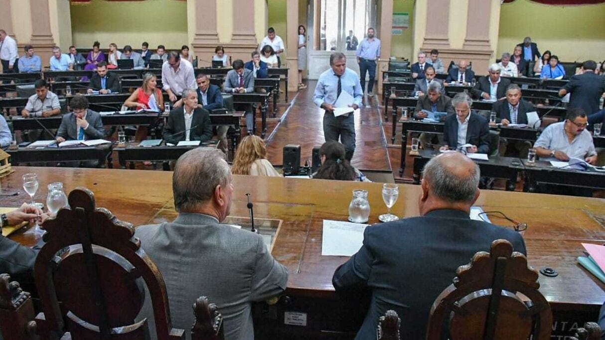 Entre 23 senadores solo hay una mujer