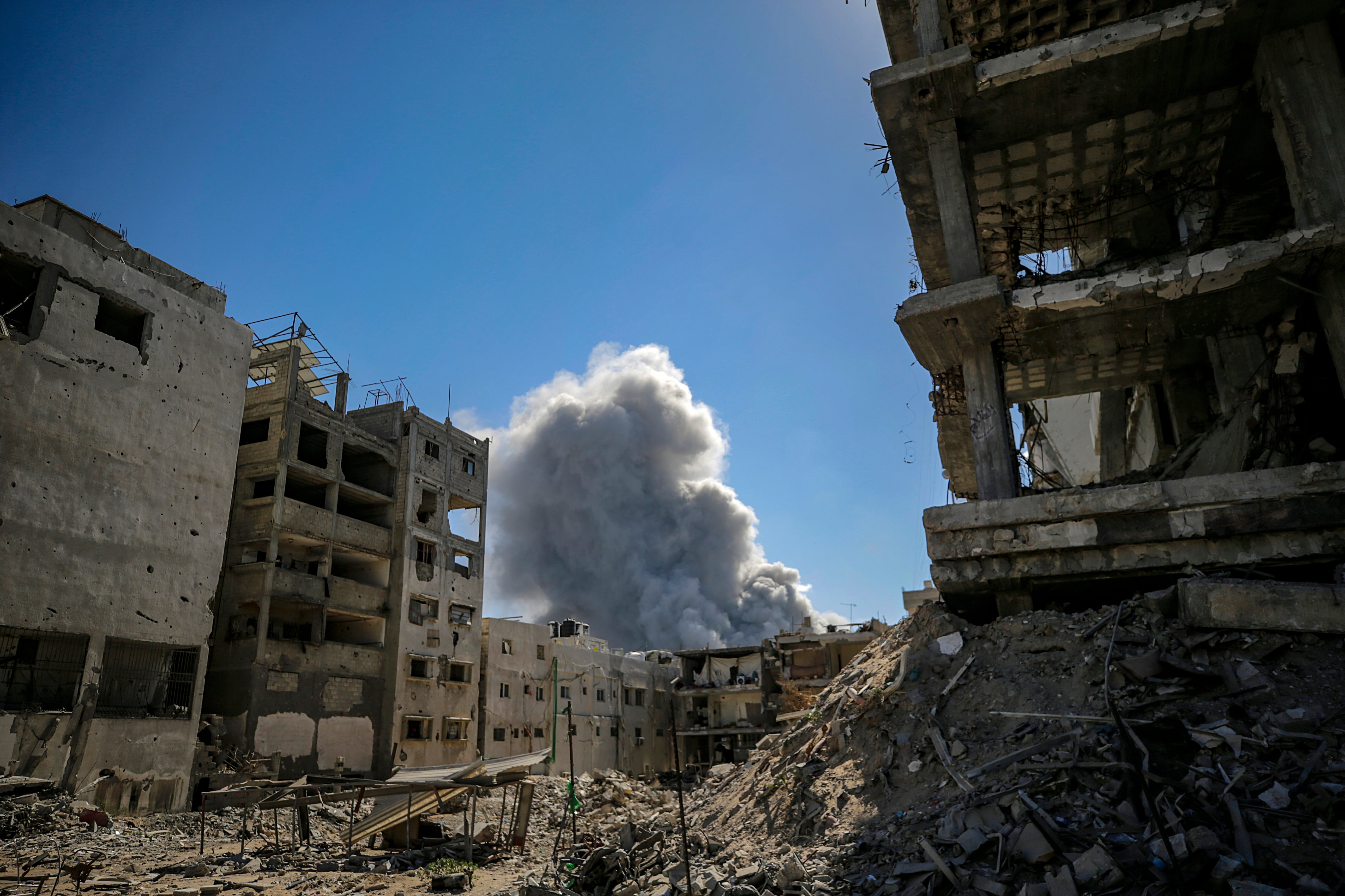 Bombardeo israelí en Ciudad de Gaza.